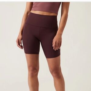 Athleta Salutation Stash High Rise 7 Short